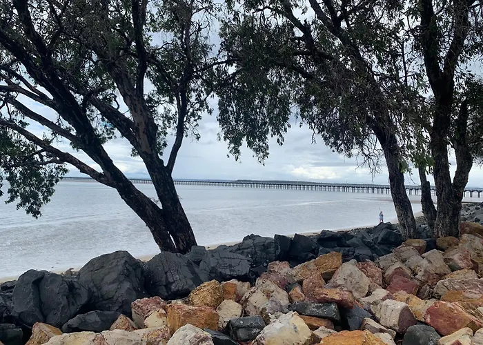 Lakefront Turtle Retreat - Hervey Bay - Free Parking - Self Check In