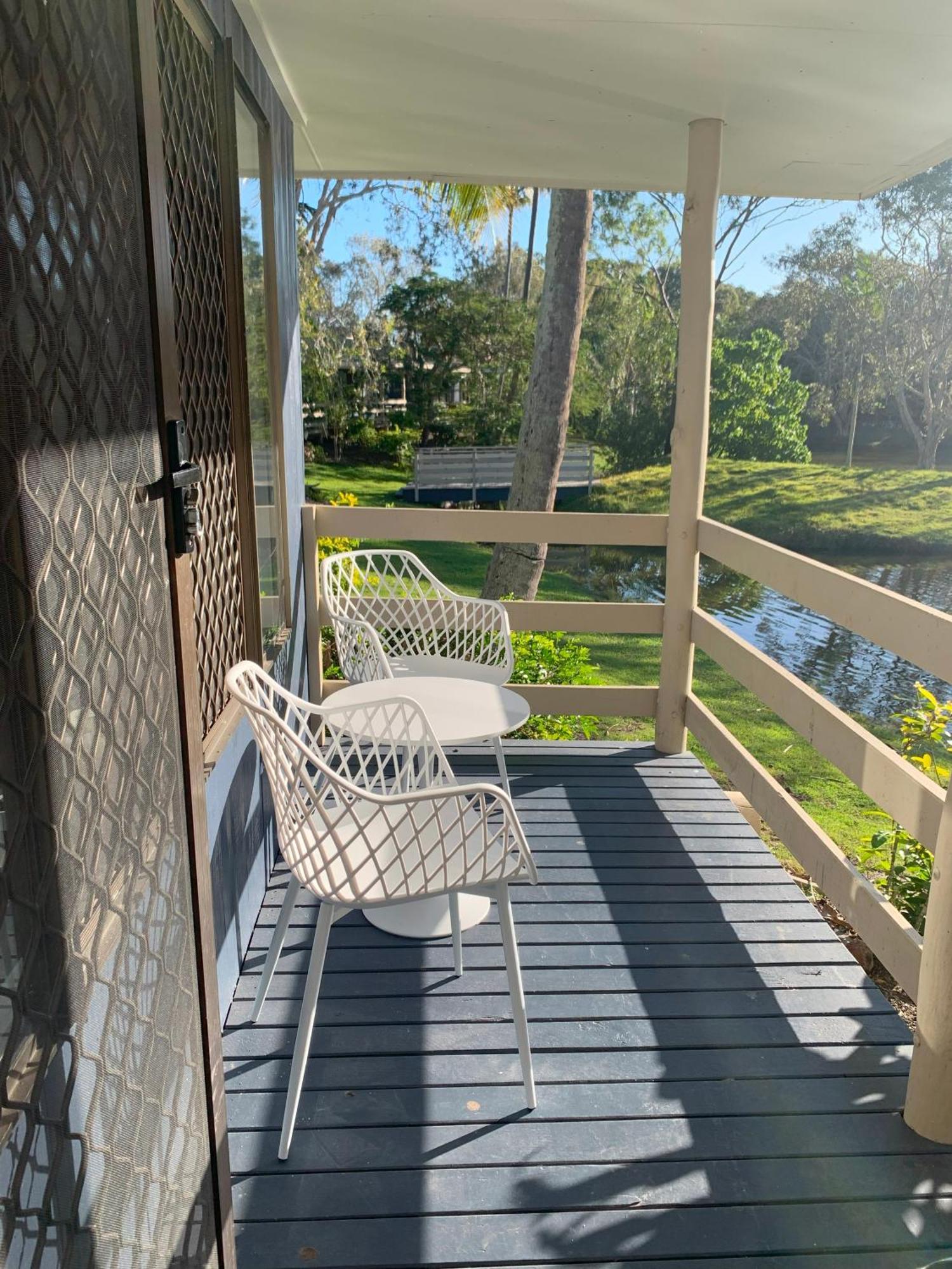 Lakefront Turtle Retreat - Hervey Bay - Free Parking - Self Check In Villa Urangan