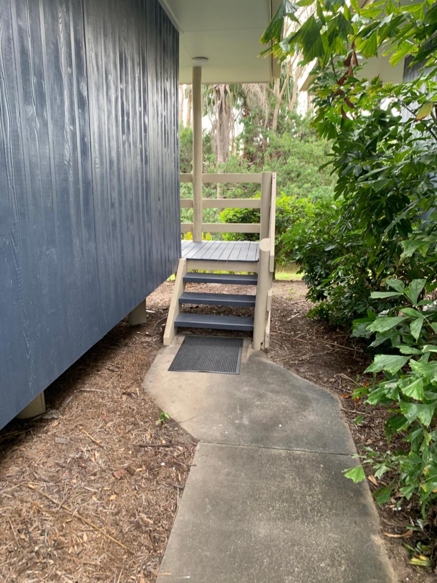 Lakefront Turtle Retreat - Hervey Bay - Free Parking - Self Check In Villa