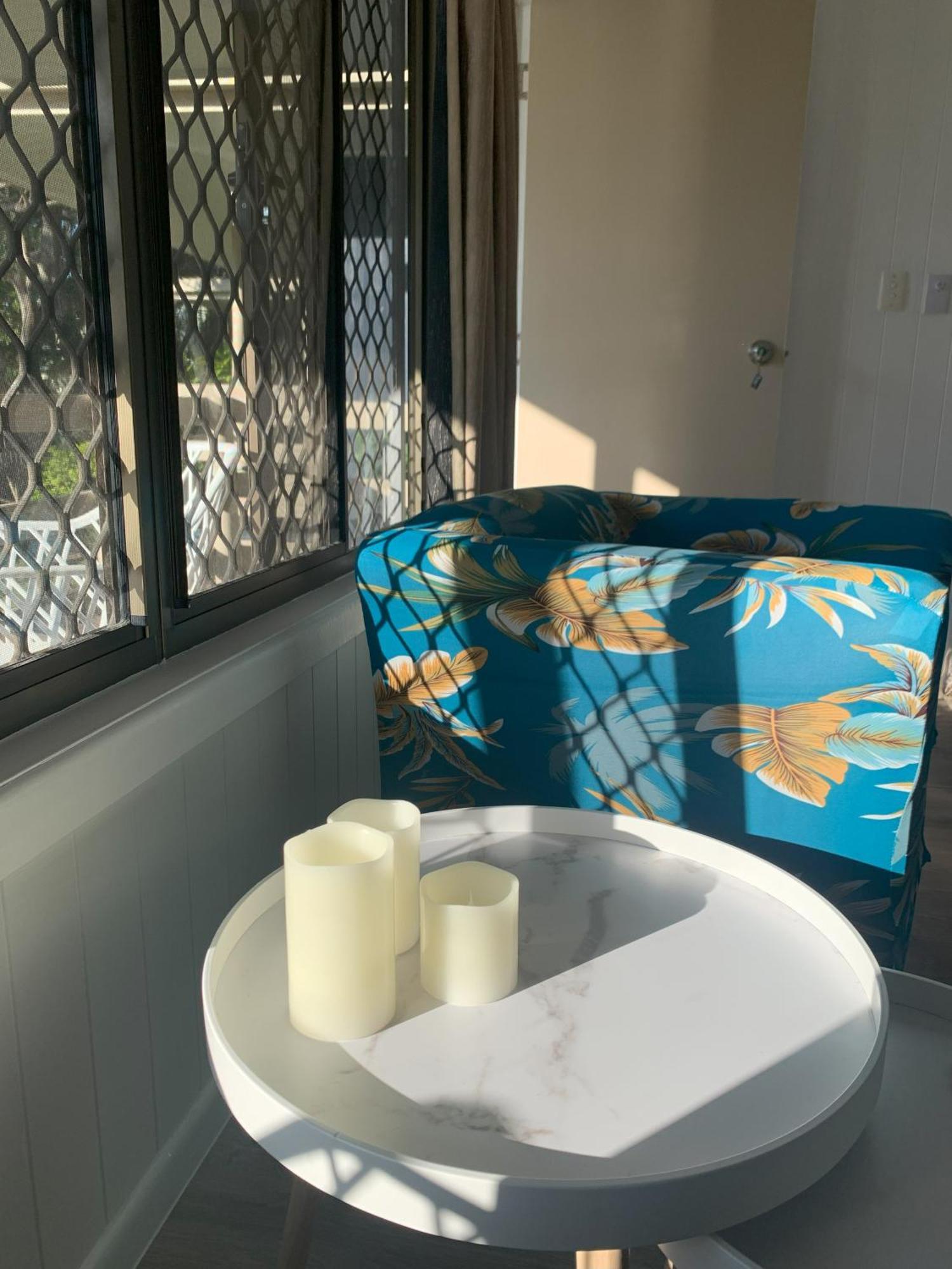 Lakefront Turtle Retreat - Hervey Bay - Free Parking - Self Check In * Urangan