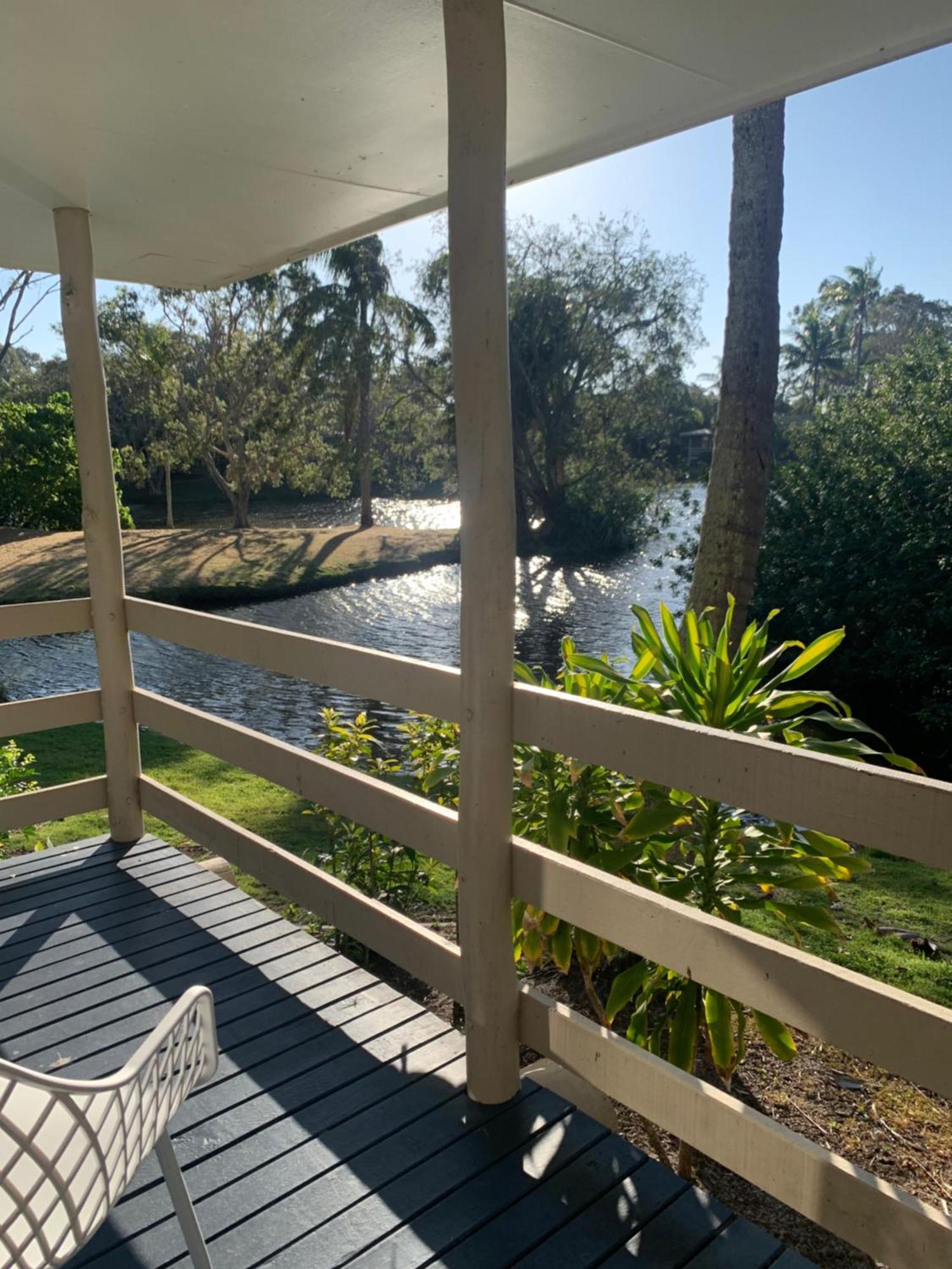 Lakefront Turtle Retreat - Hervey Bay - Free Parking - Self Check In *