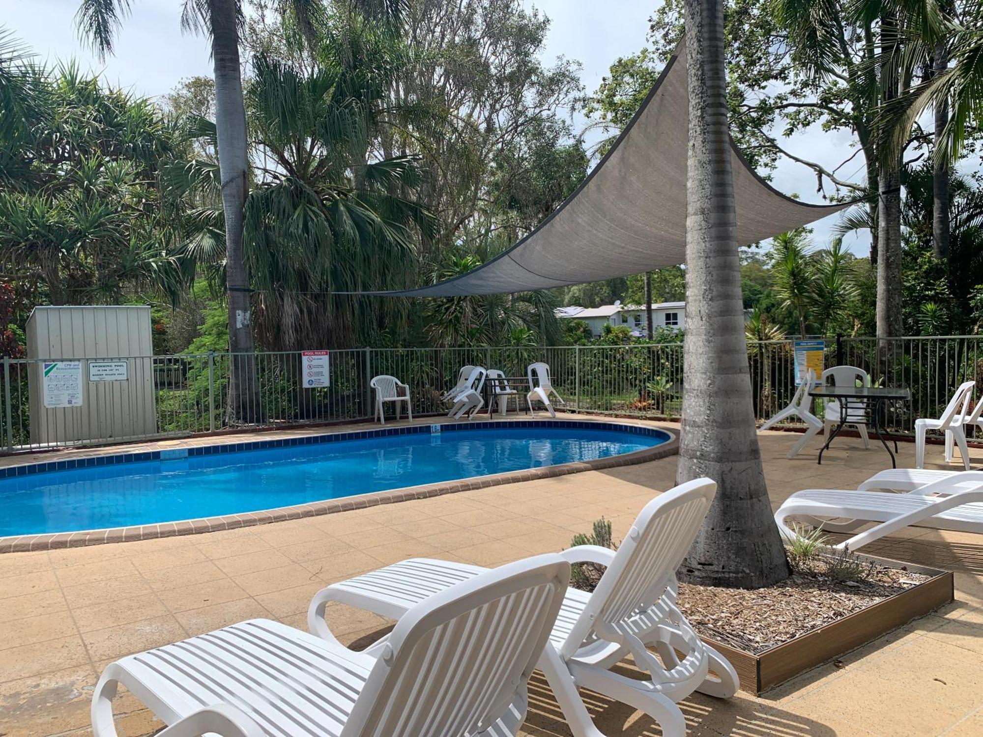 Lakefront Turtle Retreat - Hervey Bay - Free Parking - Self Check In Villa *