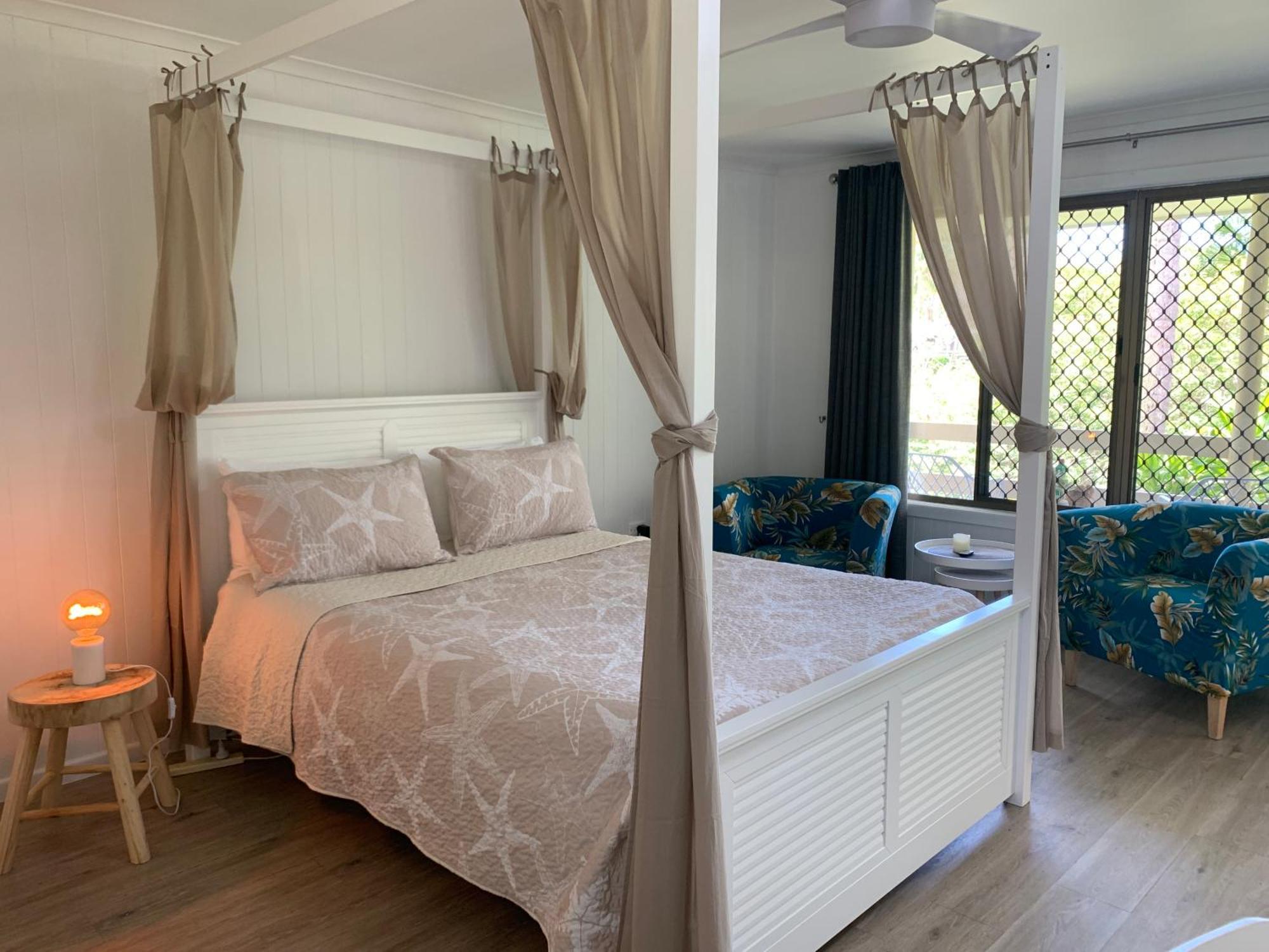 Lakefront Turtle Retreat - Hervey Bay - Free Parking - Self Check In *