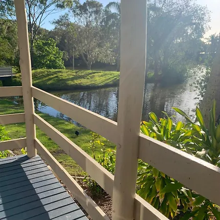 Lakefront Turtle Retreat - Hervey Bay - Free Parking - Self Check In Urangan Exterior photo