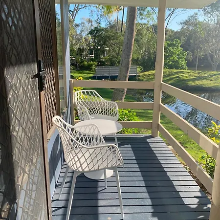 Lakefront Turtle Retreat - Hervey Bay - Free Parking - Self Check In Urangan Exterior photo