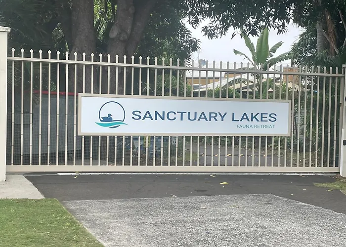 Lakefront Turtle Retreat - Hervey Bay - Free Parking - Self Check In