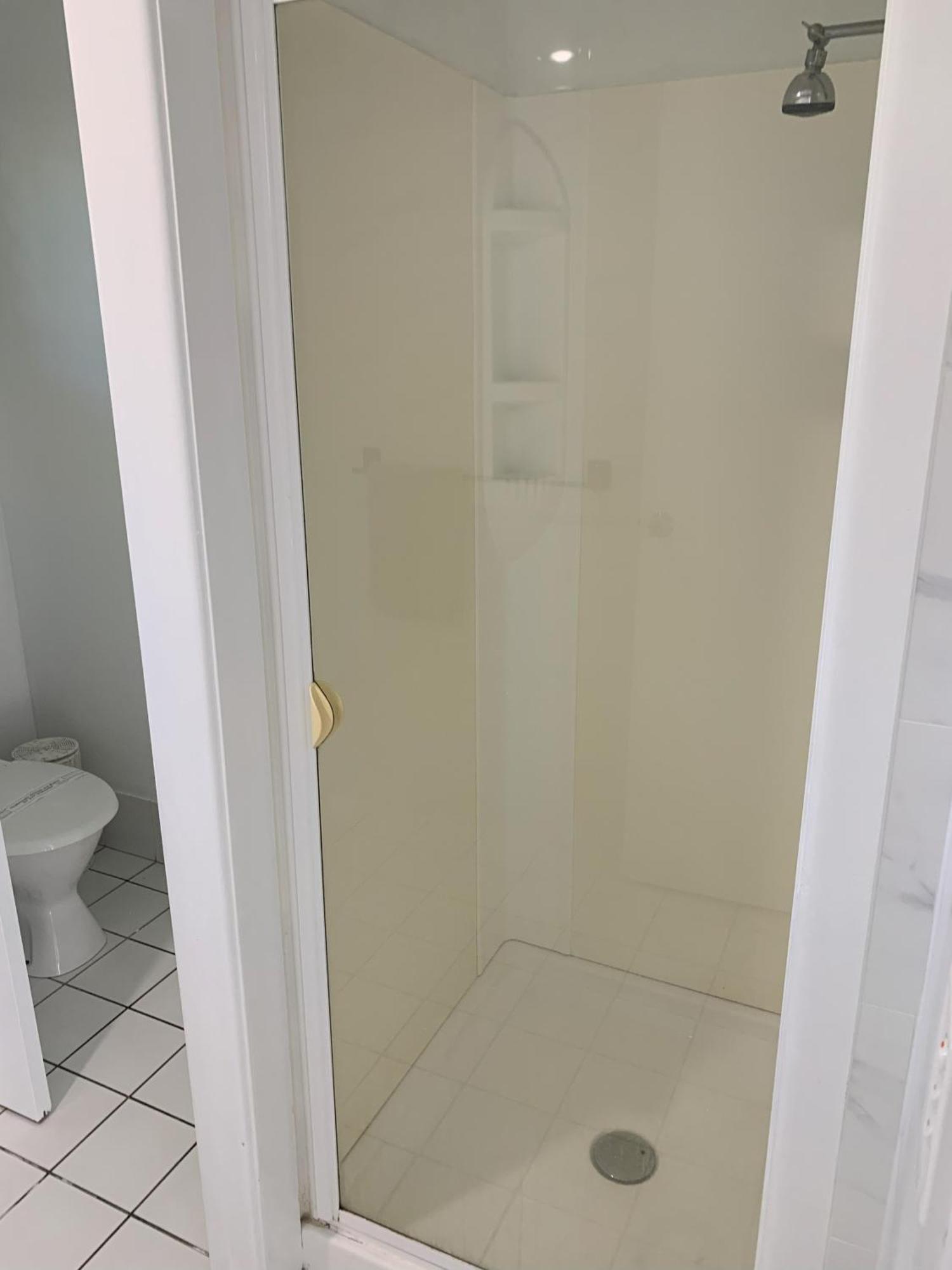 Villa Lakefront Turtle Retreat - Hervey Bay - Free Parking - Self Check In *