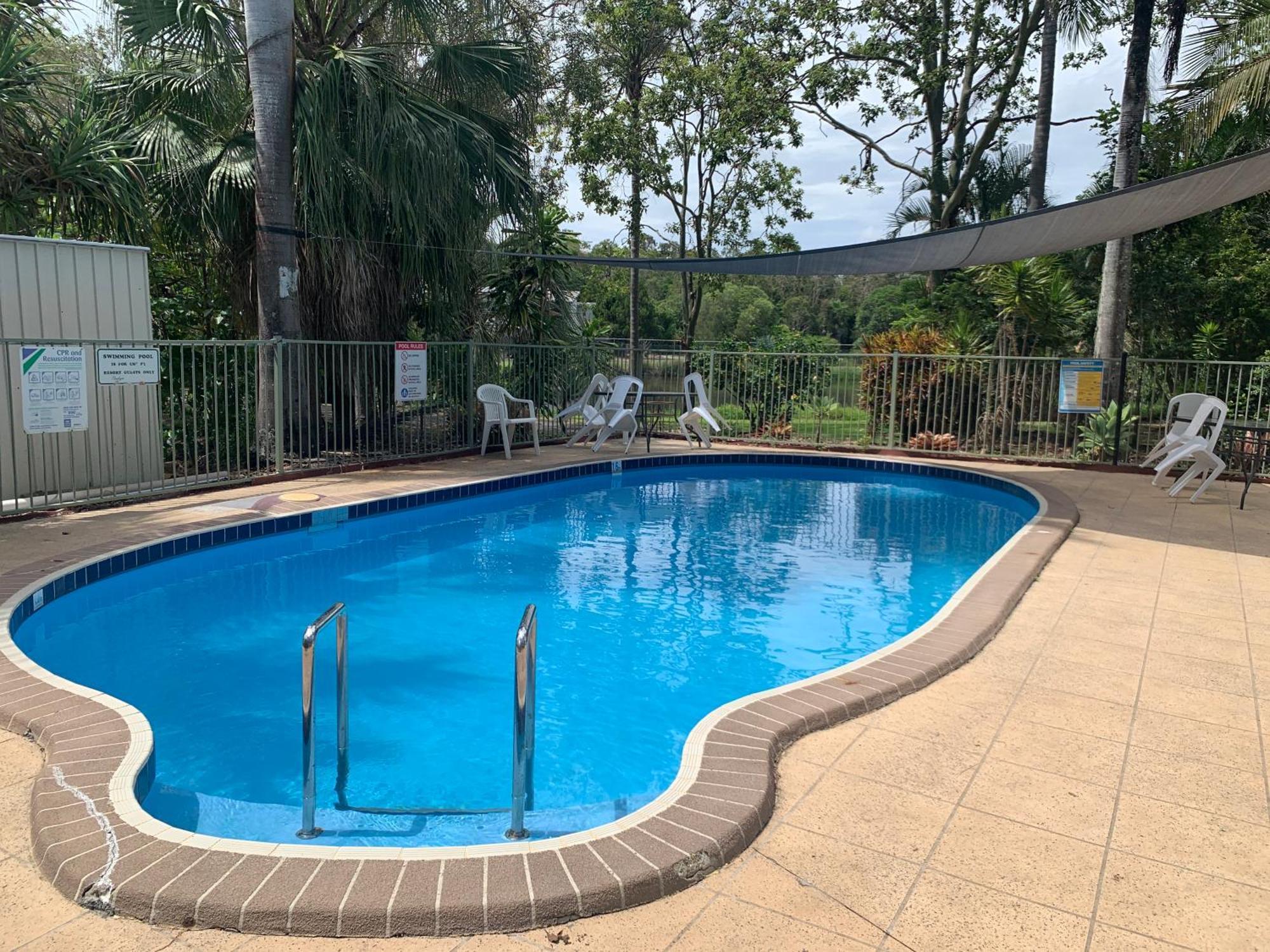 Villa Lakefront Turtle Retreat - Hervey Bay - Free Parking - Self Check In Urangan