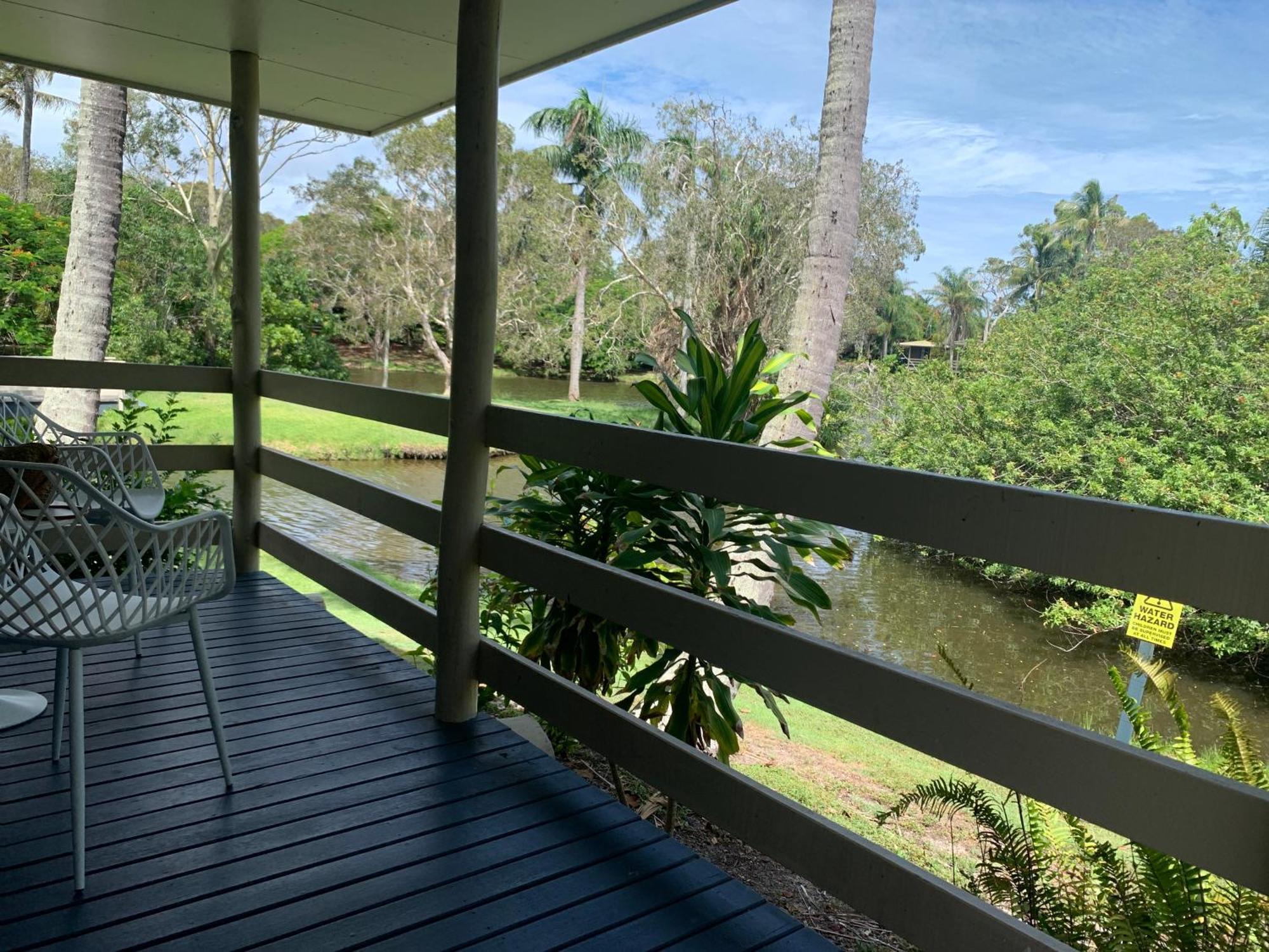Lakefront Turtle Retreat - Hervey Bay - Free Parking - Self Check In Villa Urangan