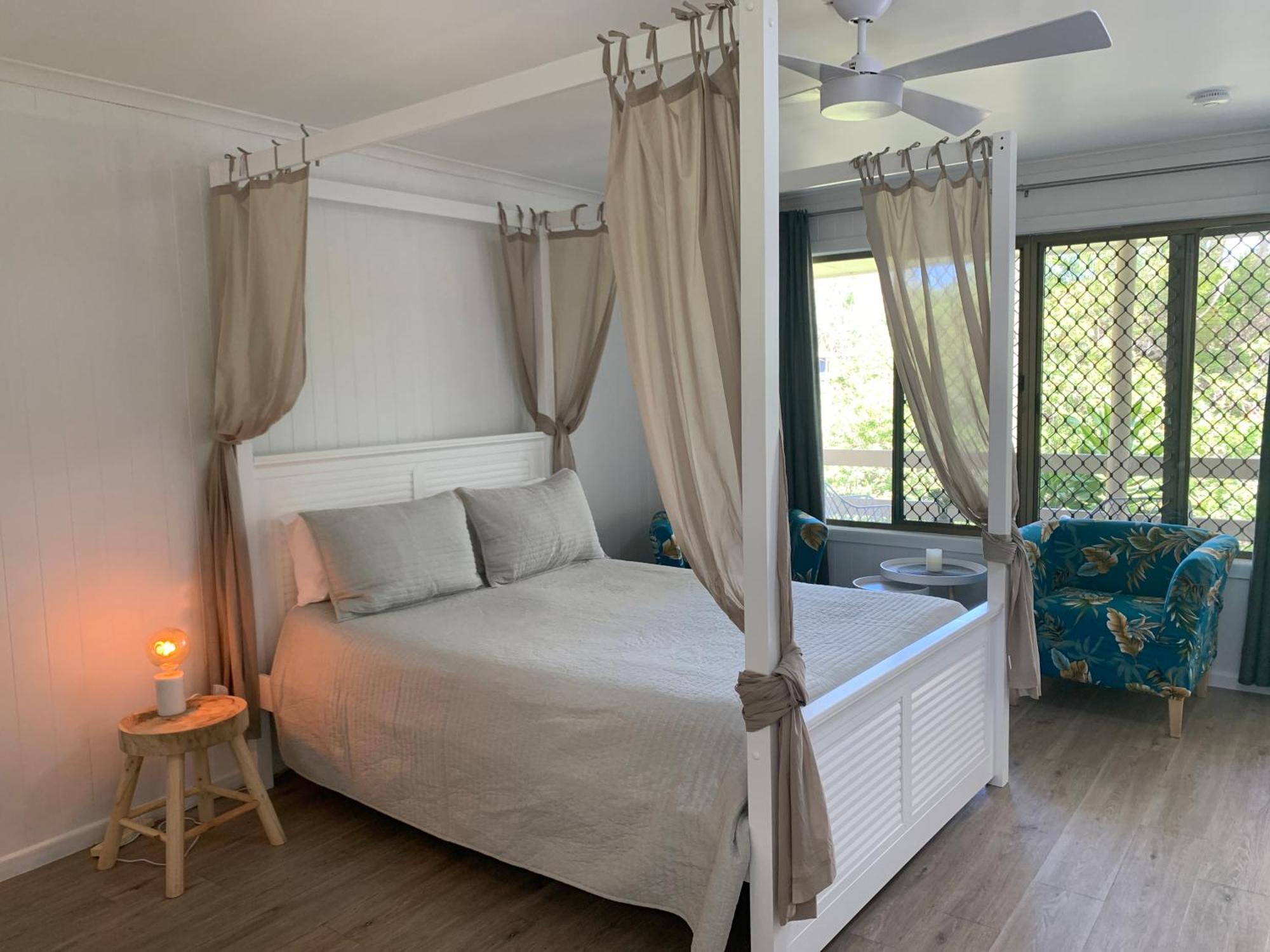 Villa Lakefront Turtle Retreat - Hervey Bay - Free Parking - Self Check In