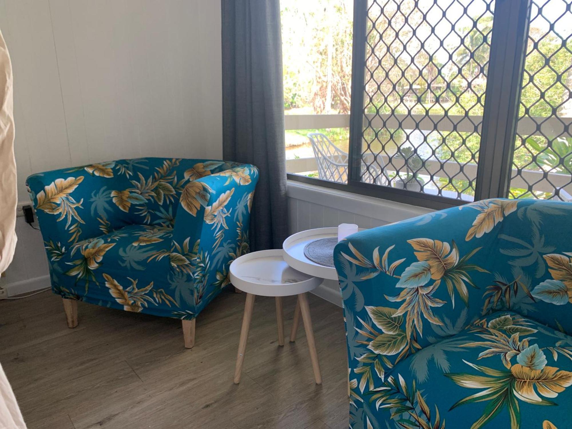 Lakefront Turtle Retreat - Hervey Bay - Free Parking - Self Check In Villa