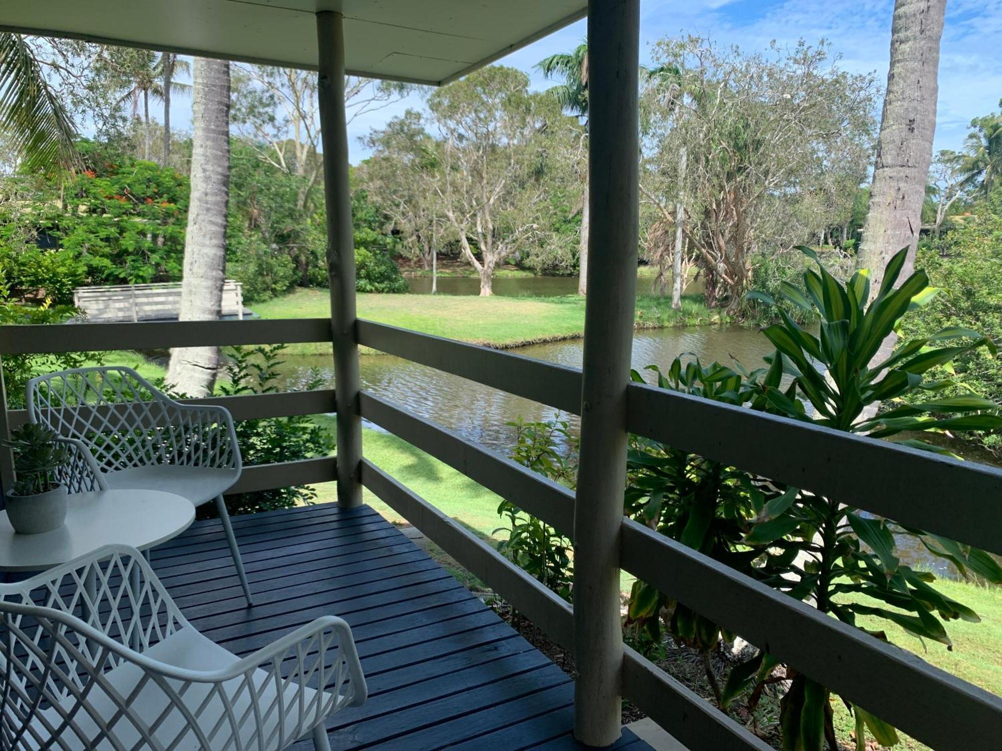 Villa Lakefront Turtle Retreat - Hervey Bay - Free Parking - Self Check In *